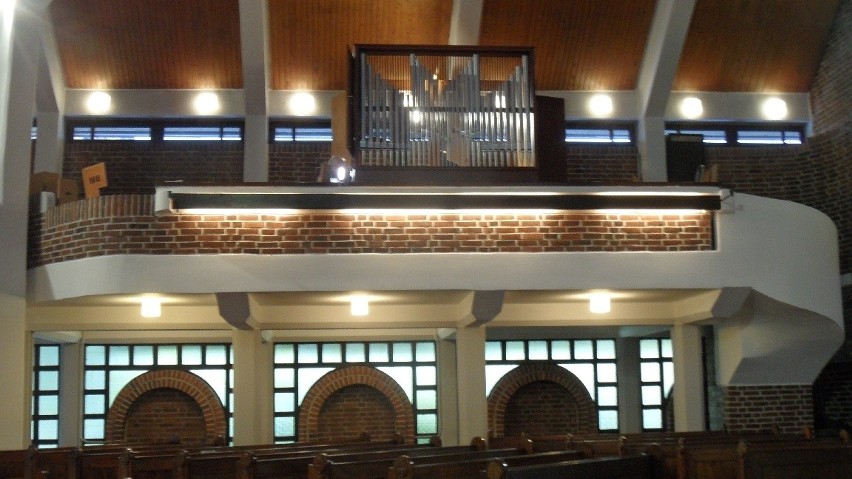 Montaż organów w kościele MB Królowej Aniołów w Wilkowyjach