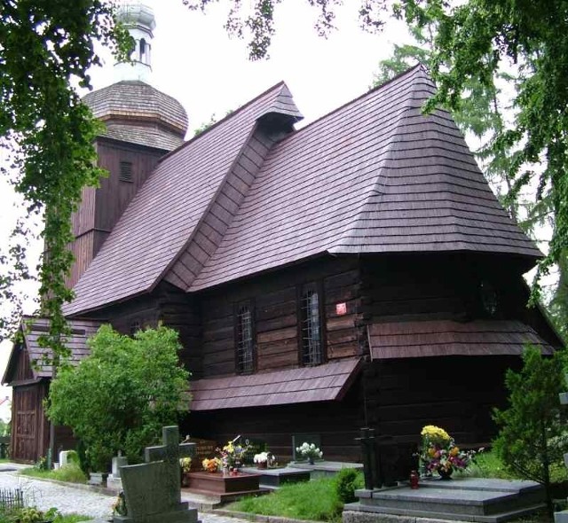 Drewniany kościół w Michalicach.