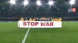 Piłkarze Napoli i Barcelony stanęli do transparentu: Stop War. UEFA nie pokazała tego w telewizji