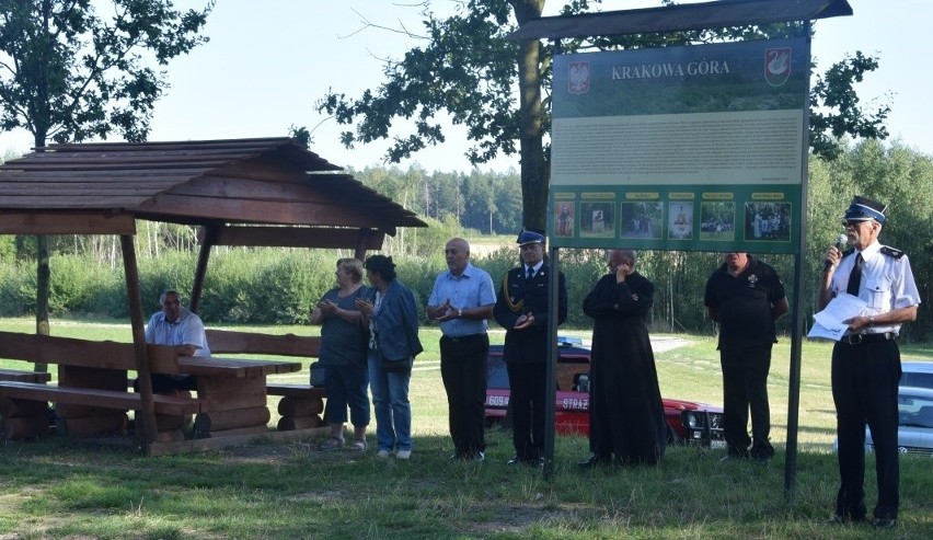 Wyróżniający się strażacy zostali odznaczeni.