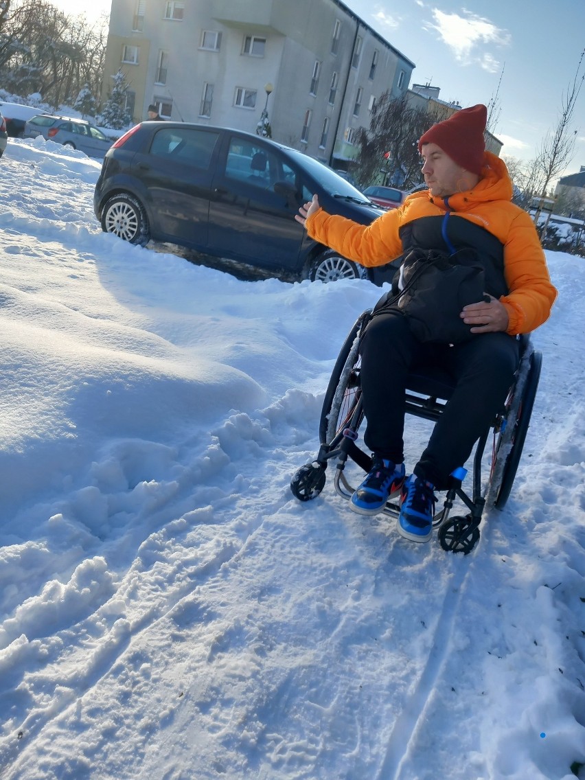 Na wózku inwalidzkim przez śnieg i zaspy. Tak, w Krakowie. List Czytelnika