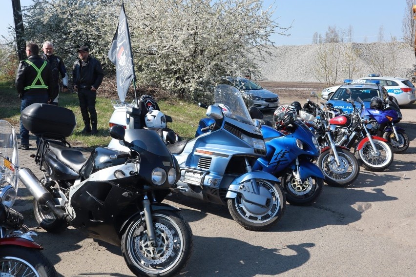 W Łodzi policjanci i motocykliści edukowali kierowców o bezpieczeństwie na drogach