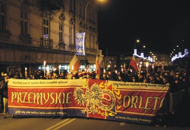 Uczestnicy marszu przeszli głównymi ulicami Przemyśla.