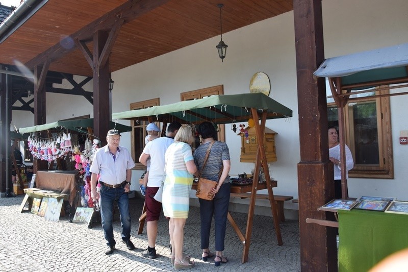 Nowy Sącz. 17. Biesiada Karpacka w Miasteczku Galicyjskim. Muzyka, kramy i regionalne potrawy [ZDJĘCIA]