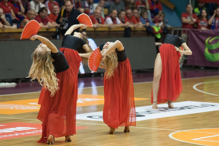 Cheerleaders Maxi Energa podczas meczu Czarnych z Wilkami (zdjęcia, wideo)