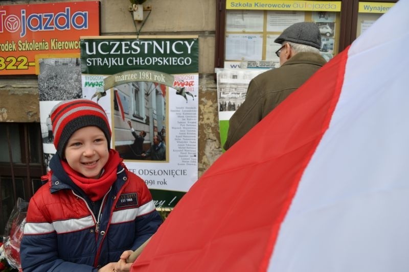 7-letni Paweł Pawłowski z Gogolinka na tle zdjęcia, na...