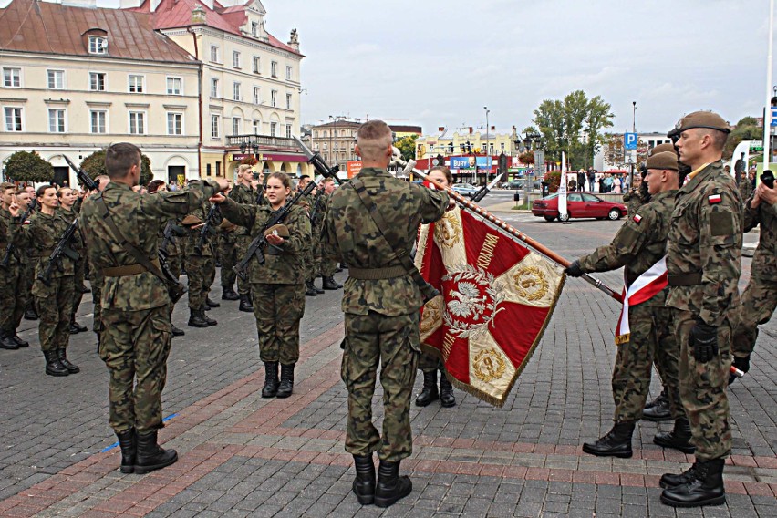 Przysięga lubelskich terytorialsów w setną rocznicę urodzin "Zapory". Na koniec były jeszcze oświadczyny (ZDJĘCIA, WIDEO)