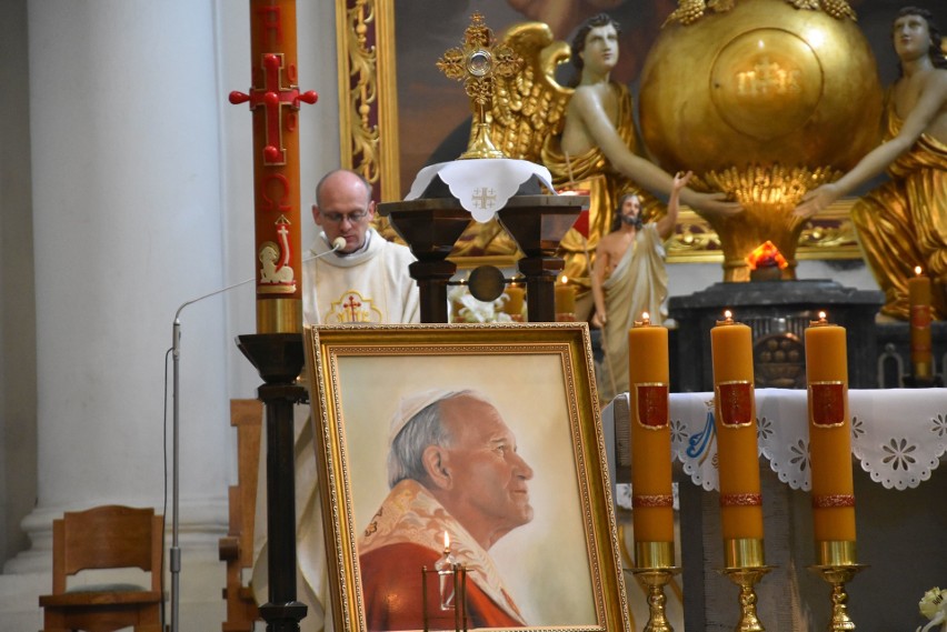 Relikwie świętego Jana Pawła II znajdują się również w Sanktuarium na Świętym Krzyżu [ZDJĘCIA, WIDEO]