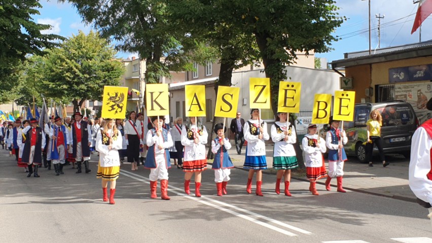 Zjazd Kaszubów w Pucku w sobotę, 21.08.2021 r. Przemarsz...