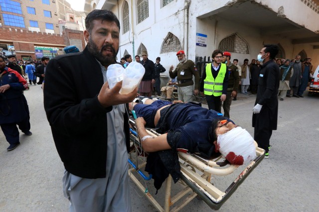 Rośnie liczba ofiar zamachu w meczecie w Pakistanie