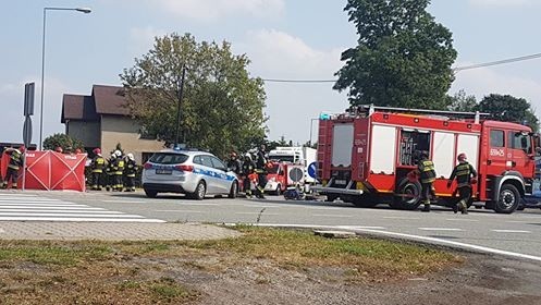 Tragiczny wypadek w Warszowicach wydarzył się w piątek 31 sierpnia ok. 13.20. Na skrzyżowaniu DK 81 z ul. Gajową doszło do zderzenia motocyklisty z busem. W wyniku wypadku na miejscu zginął mężczyzna kierujący motocyklem. O godz. 17.30 droga była już przejezdna. ZOBACZCIE ZDJĘCIA