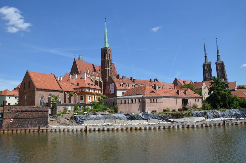 Znika mur między Odrą a Ostrowem Tumskim. Będzie promenada? (ZDJĘCIA)