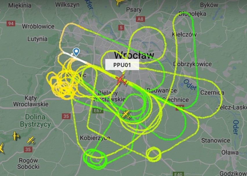 Oto skomplikowana trasa przelotu "papugi" nad Wrocławiem....