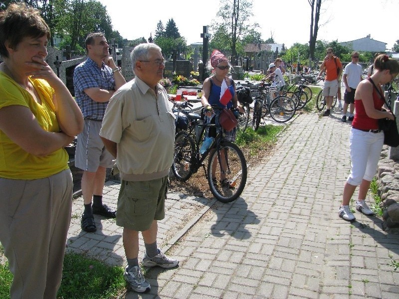 Pierwszym przystankiem był cmentarz parafialny w Wyszkowie.