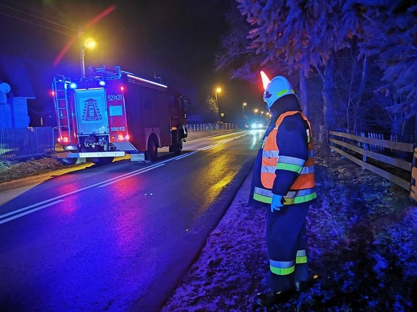 Potrącenie pieszego przez samochód osobowy w Dybkowie. Jedna osoba poszkodowana [ZDJĘCIA]