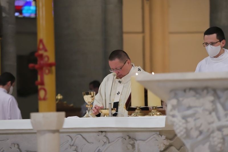 W maseczkach, odstępach i bez parady, tegoroczne obchody Święta 3 Maja w Łodzi były skromne i smutne. ZDJĘCIA