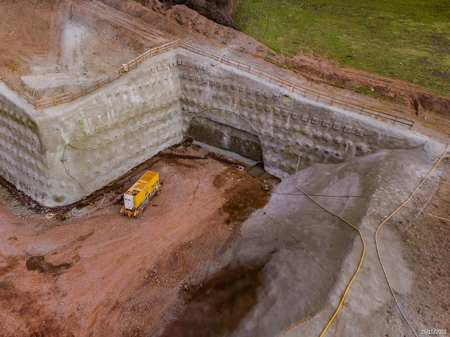 Budowa tunelu na drodze ekspresowej S3 Bolków - Kamienna Góra, zdjęcia z placu budowy - koniec listopada 2020