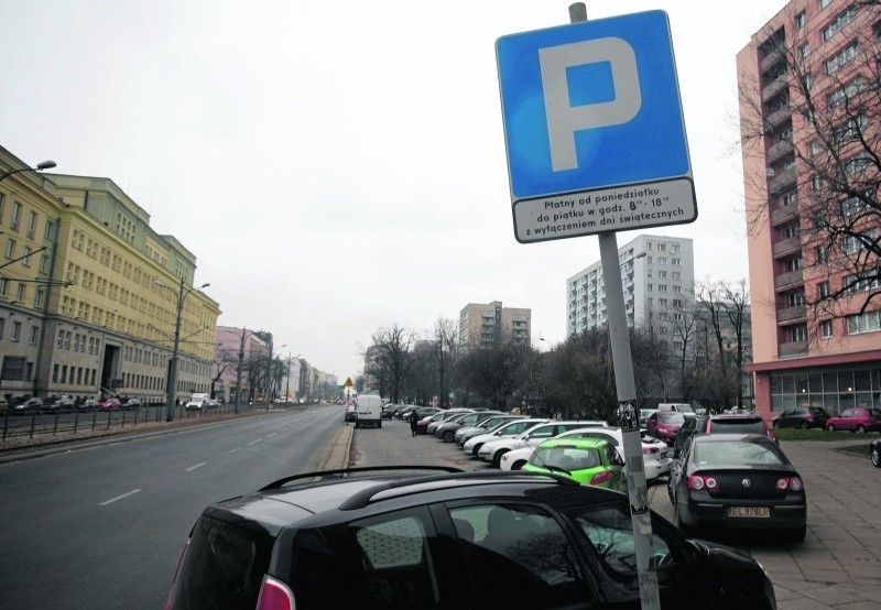 Trzy godziny parkowania od poniedziałku będą kosztowały...