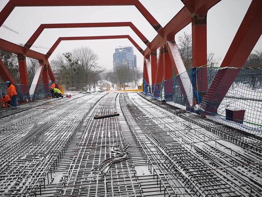 Na budowie wiaduktu Trasy Autobusowo-Tramwajowej na Nowy...