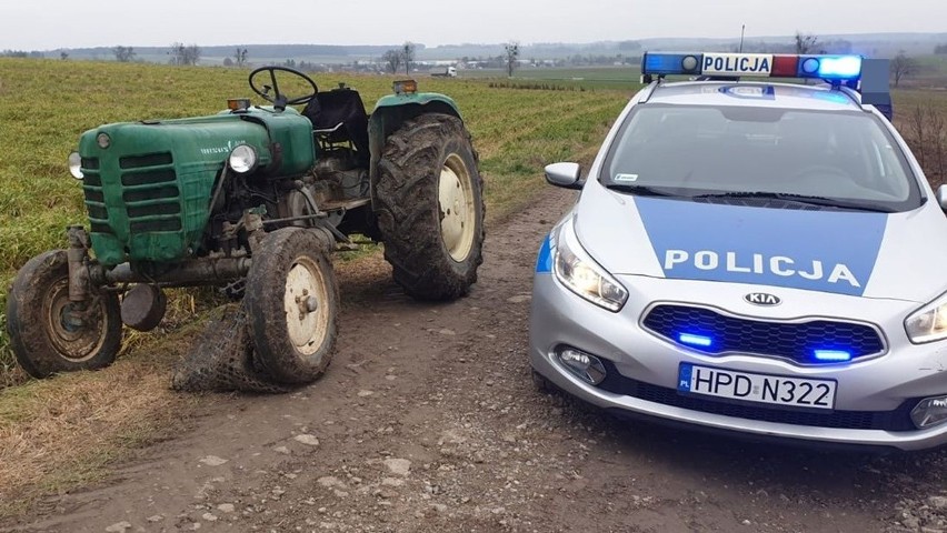 Krasnystaw: Po polu jeździł ciągnik bez kierowcy. Gonił go pijany rolnik. Zobacz wideo