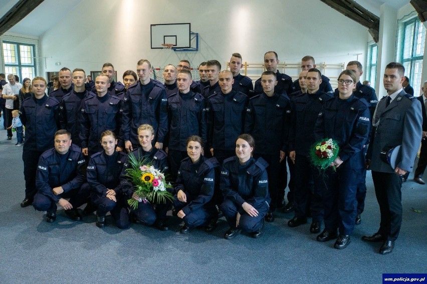 Warmia i Mazury. 31 nowych policjantów zyskała policja warmińsko-mazurska [ZDJĘCIA]