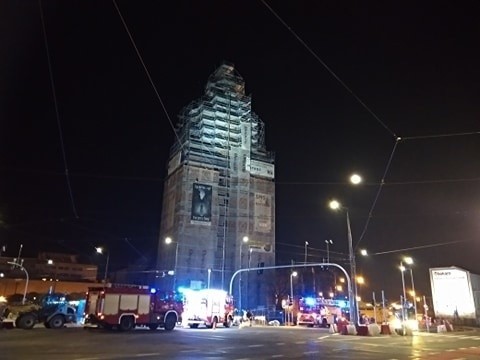Nocna akcja strażaków przy katedrze w Gorzowie.