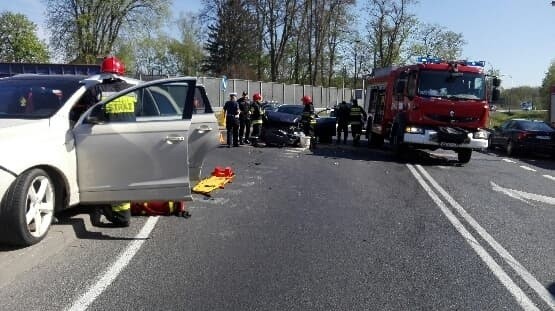 Wypadek w Sławnie. Kierujący Oplem najechał na tył innego