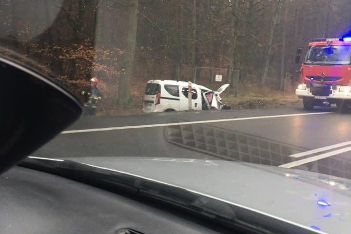 Wypadek koło Międzyzdrojów. Dachowało auto