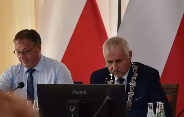 Józef Pietrzak (z prawej) zastąpił na fotelu przewodniczącego Ewę Filipiak