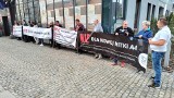 Mieszkańcy podwrocławskich miejscowości protestowali pod Starostwem Powiatowym we Wrocławiu. Nie chcą budowy nowej nitki autostrady A4