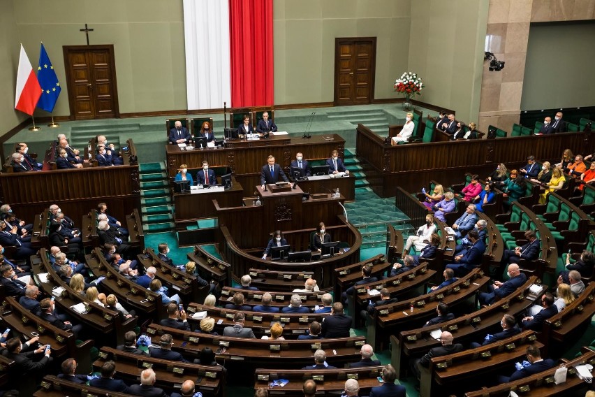 Ogromne podwyżki dla posłów, ministrów i prezydenta. W...