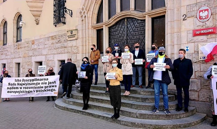 Protest przed Sądem Okręgowym w Bydgoszczy