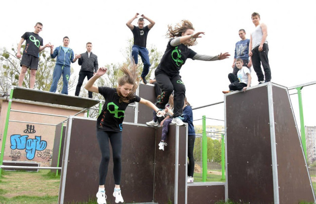 Biegają, skaczą, robią fikołki. Białostoccy parkour-owcy przygotowują się do zawodów (zdjęcia, wideo)