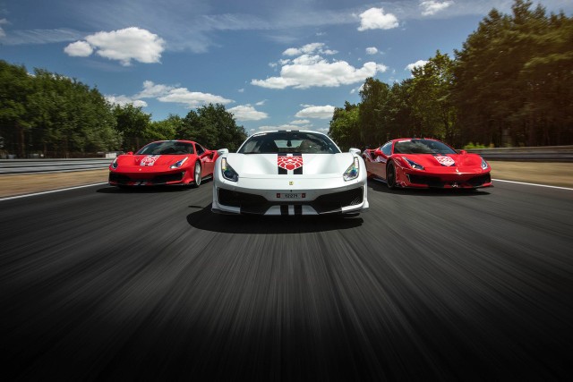 Ferrari 488 Pista rozpędza się do 100 km/h w 2,85 sekundy, 720 KM, prędkość 340 km/h