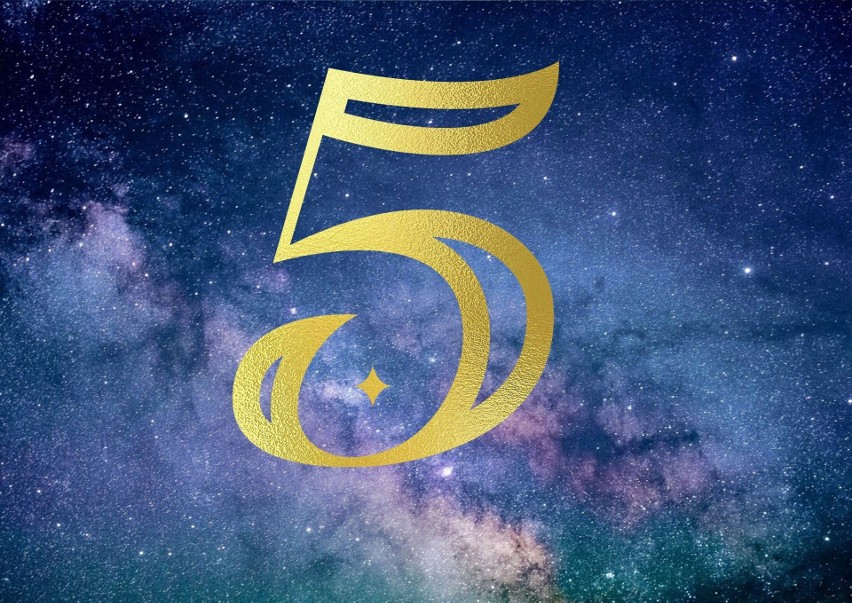 Liczba pięć w numerologii jest symbolem zmian i wolności....