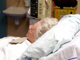 W szpitalach przybywa pacjentów w podeszłym wieku