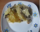 Zapiekanka z ziemniaków i pieczarek z serem smażonym
