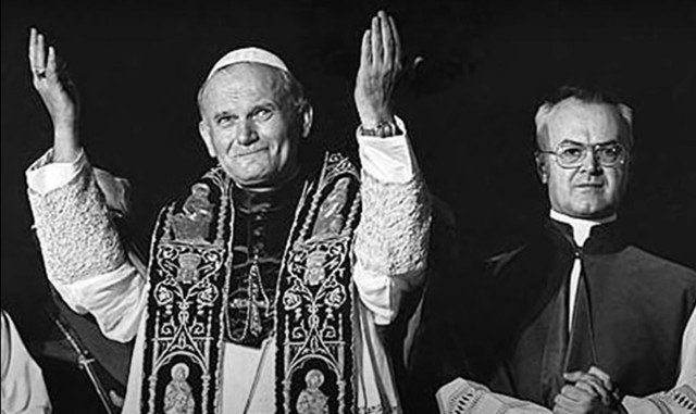 16 października 1978 po godzinie 17.15 we wszystkich kościołach w naszych diecezjach zabiły dzwony wieszcząc, że następca św. Piotra został Polak kard. Karol Wojdyła.