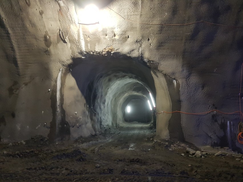Tak wyglądają tunele w ciągu drogi S3. Ich drążenie trwa....