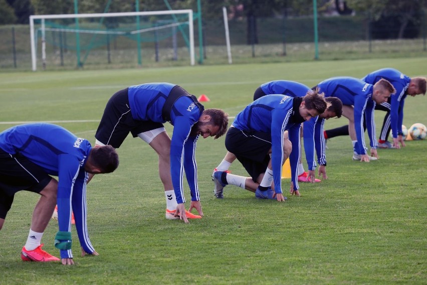 12.05.2020 legnica pilkarze miedz legnica trening pilkarz...