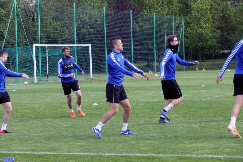 12.05.2020 legnica pilkarze miedz legnica trening pilkarz...