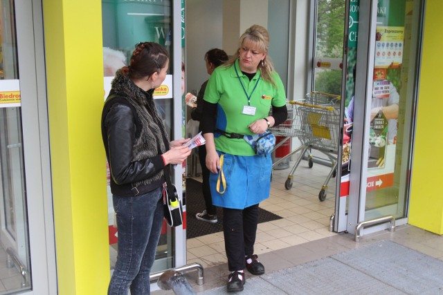 Dokładnie miesiąc po tym, jak pensje pracownikom podni&oacute;sł Lidl, na podobny ruch zdecydowała się jego największa konkurencja - Biedronka.&lt;center&gt;Zobacz także: Kiedy Polacy będą zarabiać więcej?źr&oacute;dło: Dzień Dobry TVN/x-news&lt;iframe src=&quot;//get.x-link.pl/526c48d5-484a-7347-b766-4d966451e390,ebf23a43-f2f8-0482-6074-3c259d02bd77,embed.html&quot; width=&quot;640&quot; height=&quot;360&quot; frameborder=&quot;0&quot; webkitallowfullscreen=&quot;&quot; mozallowfullscreen=&quot;&quot; allowfullscreen=&quot;&quot;&gt;&lt;/iframe&gt;&lt;/center&gt;