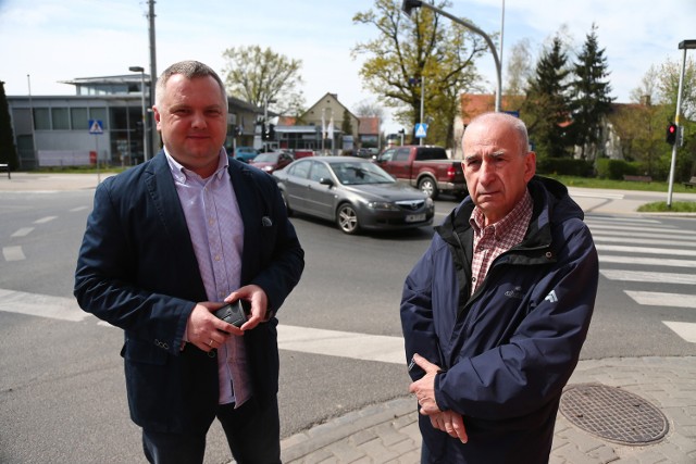 Na ulicach Parafialnej i Zwycięskiej nawet w weekendy jest ruch jak w ścisłym centrum Wrocławia - opowiada Sebastian Wilk (z prawej)