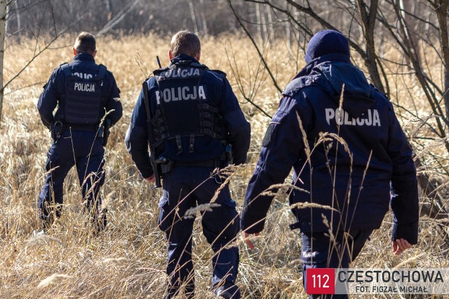 Policjanci i strażacy nie odnaleźli zaginionej matki z córką z Częstochowy.Zobacz kolejne zdjęcia. Przesuwaj zdjęcia w prawo - naciśnij strzałkę lub przycisk NASTĘPNE