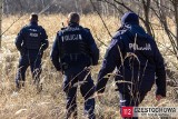 Częstochowa. Policjanci i strażacy szukają zaginionej matki z córką. Przeczesują okolice. Akcja poszukiwawcza ma zostać dziś wznowiona