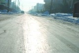 Sokólskie ulice są pokryte lodem. Jest bardzo ślisko, jak na lodowisku.