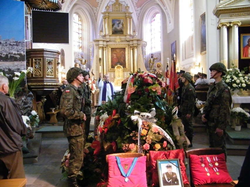 Mszą świętą żałobną w kościele pod wezwaniem Świętej Trójcy...