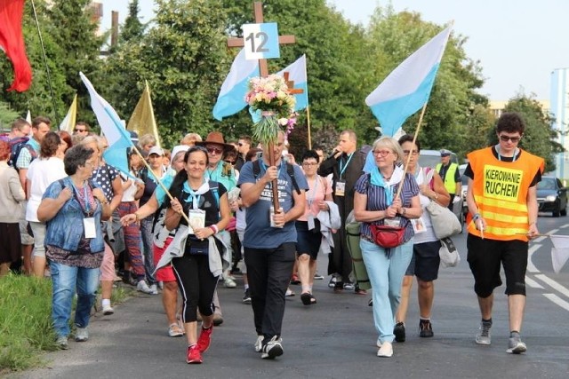 Tak wyglądało wyjście pielgrzymki z Będzina w 2019 roku Zobacz kolejne zdjęcia/plansze. Przesuwaj zdjęcia w prawo - naciśnij strzałkę lub przycisk NASTĘPNE