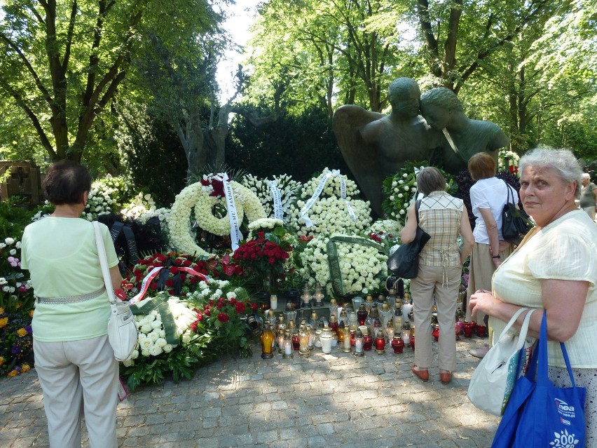 Poznaniacy odwiedzają grób Jana Kulczyka