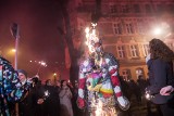 Sylwester 2021 na Łazarzu w Poznaniu: koncert, płonąca rzeźba i darmowy grill. Tak poznaniacy przywitali nowy rok 2022. Zobacz zdjęcia!